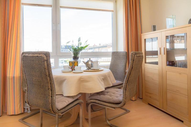 Apartment F23 App 25 Kurt S Island *
